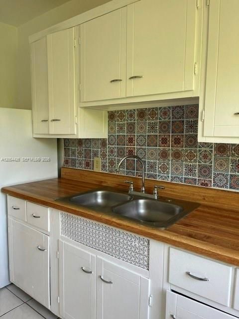 For Rent: $2,295 (1 beds, 1 baths, 850 Square Feet)