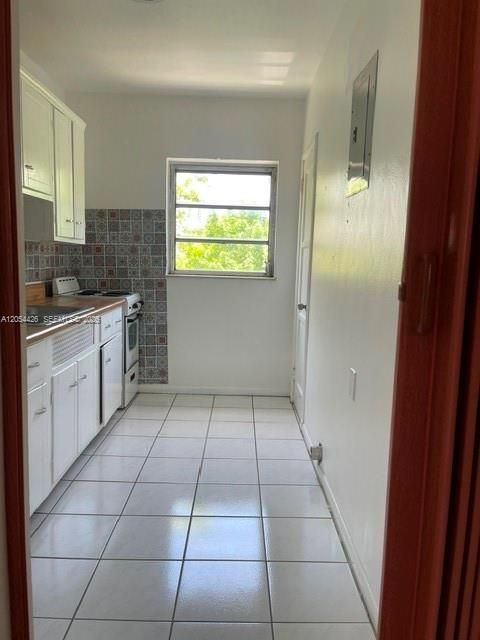 For Rent: $2,295 (1 beds, 1 baths, 850 Square Feet)
