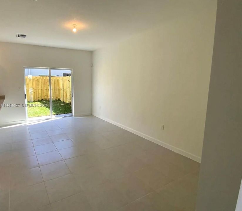 В аренду: $2,400 (3 спален, 2 ванн, 1612 Квадратных фут)