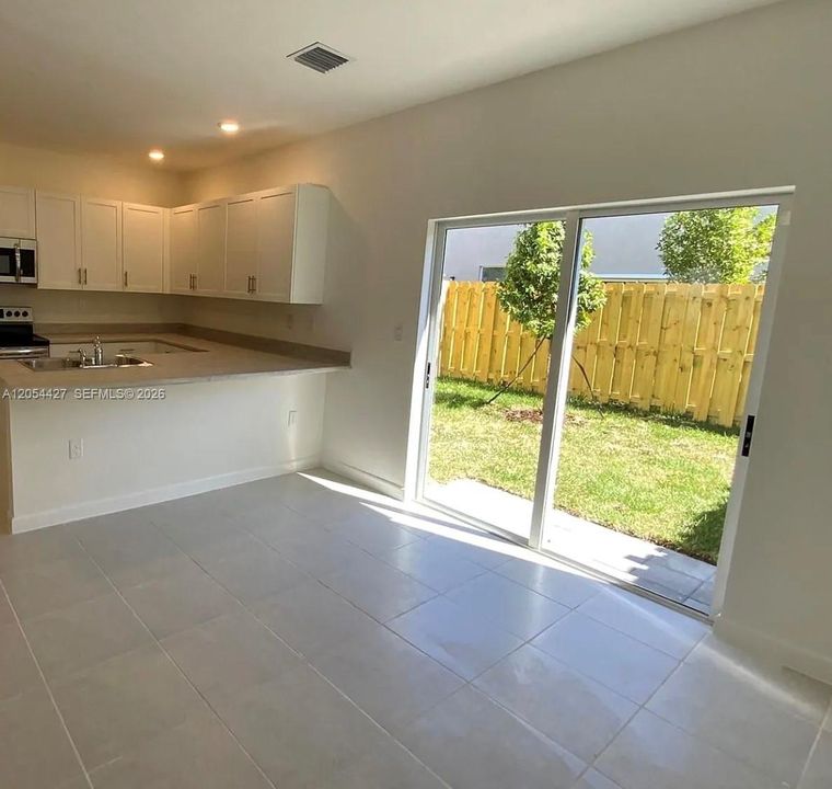 В аренду: $2,400 (3 спален, 2 ванн, 1612 Квадратных фут)