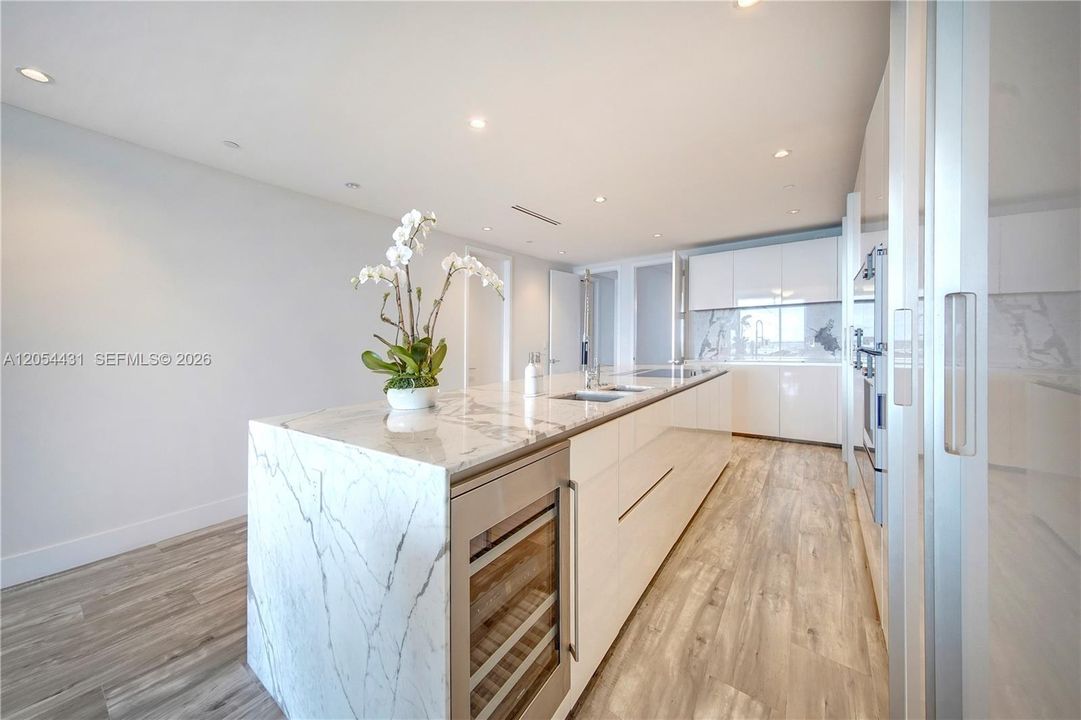 В аренду: $49,500 (3 спален, 4 ванн, 3450 Квадратных фут)