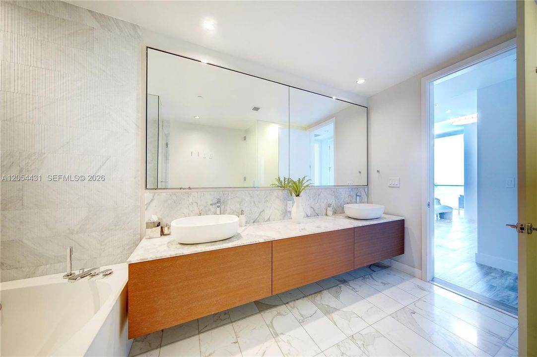В аренду: $49,500 (3 спален, 4 ванн, 3450 Квадратных фут)