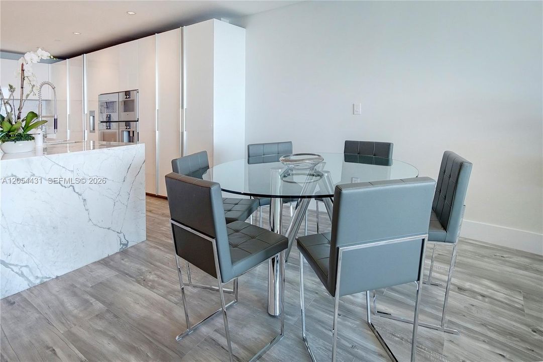 В аренду: $49,500 (3 спален, 4 ванн, 3450 Квадратных фут)