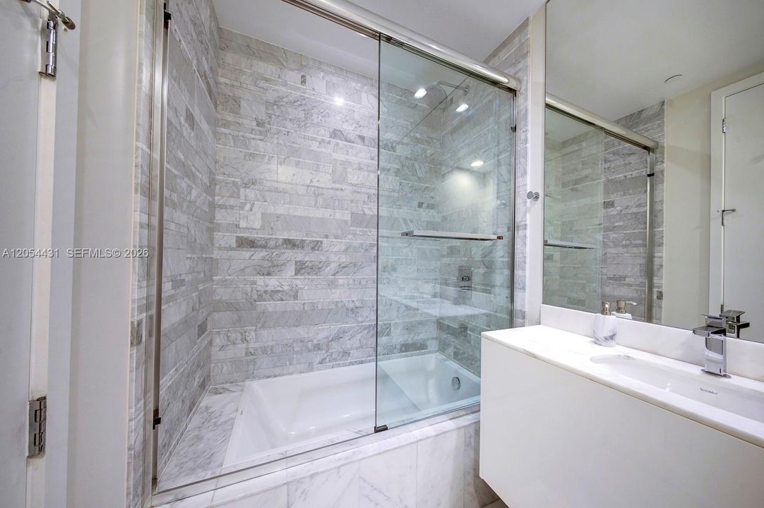 В аренду: $49,500 (3 спален, 4 ванн, 3450 Квадратных фут)