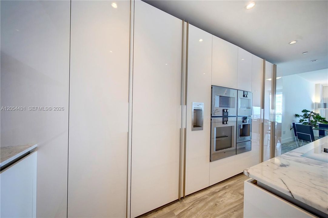 В аренду: $49,500 (3 спален, 4 ванн, 3450 Квадратных фут)