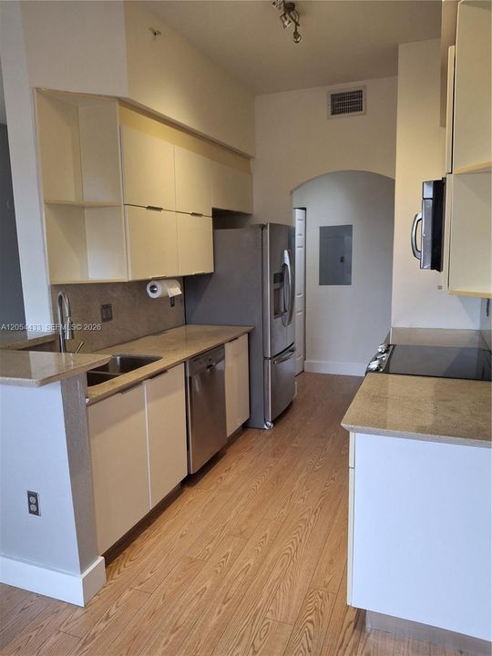 For Rent: $3,000 (2 beds, 2 baths, 1142 Square Feet)