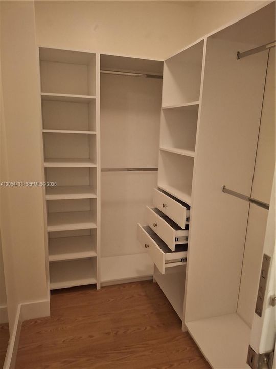For Rent: $3,000 (2 beds, 2 baths, 1142 Square Feet)