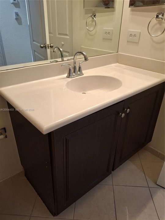 For Rent: $3,000 (2 beds, 2 baths, 1142 Square Feet)