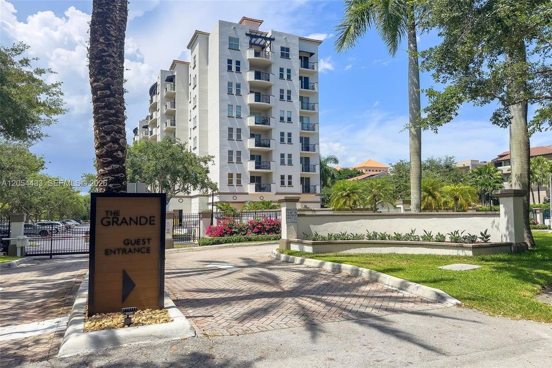 For Rent: $3,000 (2 beds, 2 baths, 1142 Square Feet)