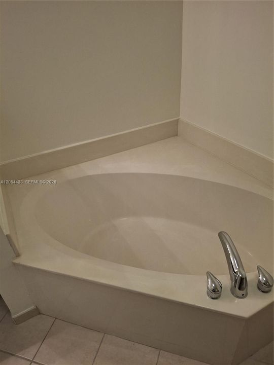 For Rent: $3,000 (2 beds, 2 baths, 1142 Square Feet)