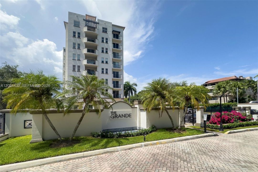 For Rent: $3,000 (2 beds, 2 baths, 1142 Square Feet)