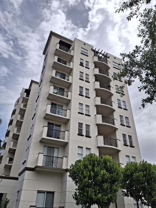 For Rent: $3,000 (2 beds, 2 baths, 1142 Square Feet)