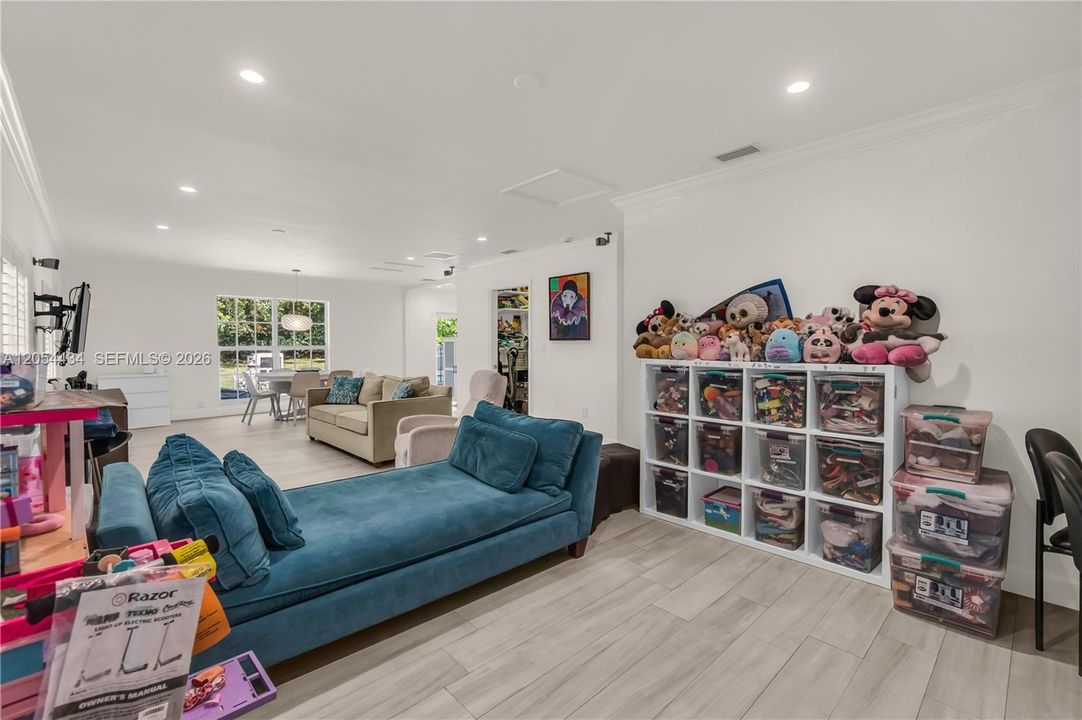 En Renta: $8,200 (4 camas, 3 baños, 2380 Pies cuadrados)