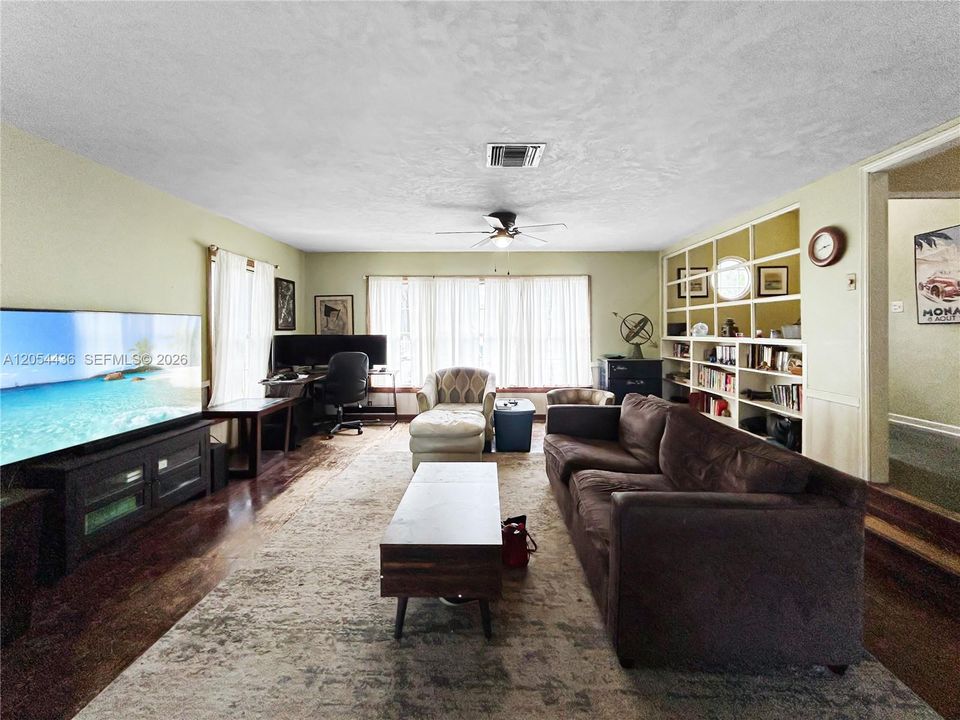 На продажу: $275,000 (4 спален, 2 ванн, 1908 Квадратных фут)