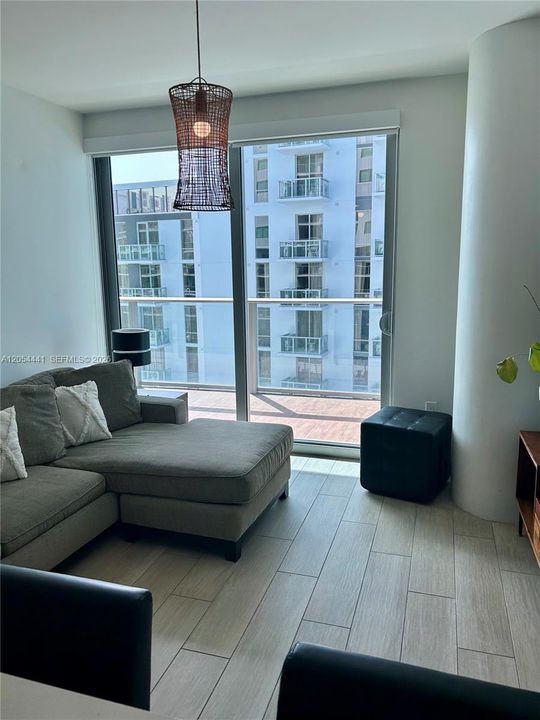 For Sale: $574,900 (2 beds, 2 baths, 799 Square Feet)