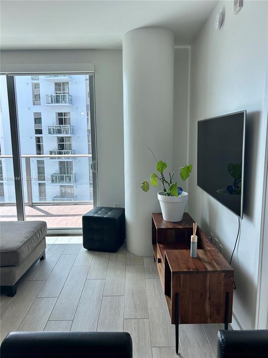 For Sale: $574,900 (2 beds, 2 baths, 799 Square Feet)