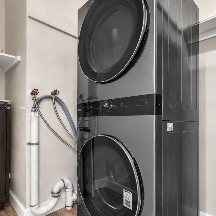 На продажу: $375,000 (2 спален, 2 ванн, 1028 Квадратных фут)