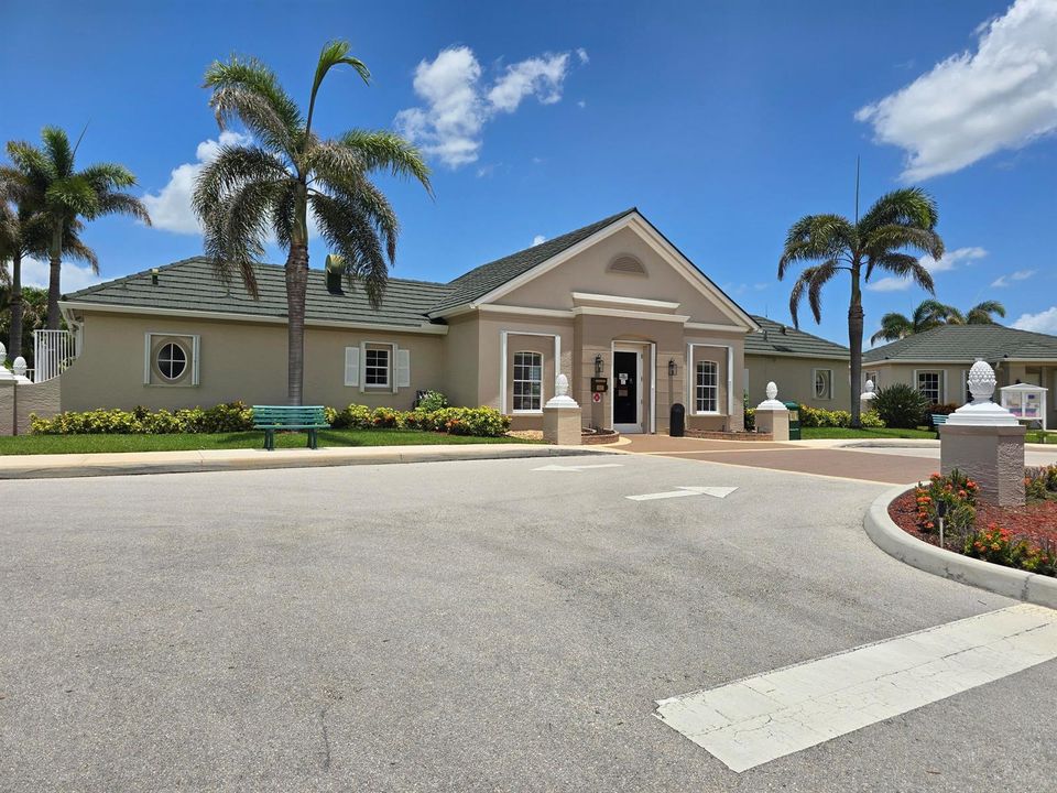CLUB HOUSE