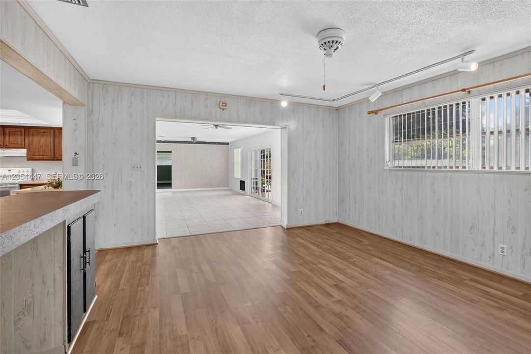 En Venta: $730,000 (4 camas, 3 baños, 2842 Pies cuadrados)