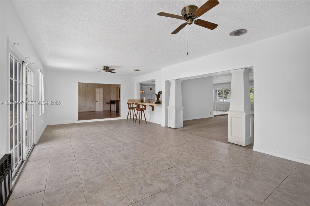 En Venta: $730,000 (4 camas, 3 baños, 2842 Pies cuadrados)