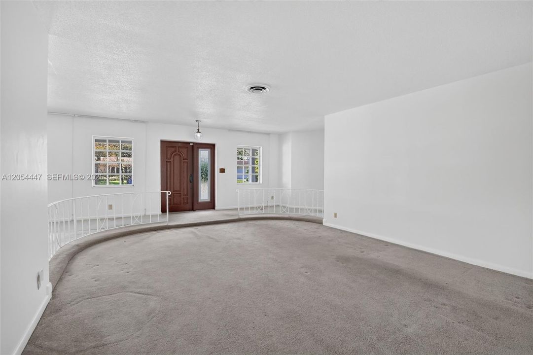 En Venta: $730,000 (4 camas, 3 baños, 2842 Pies cuadrados)