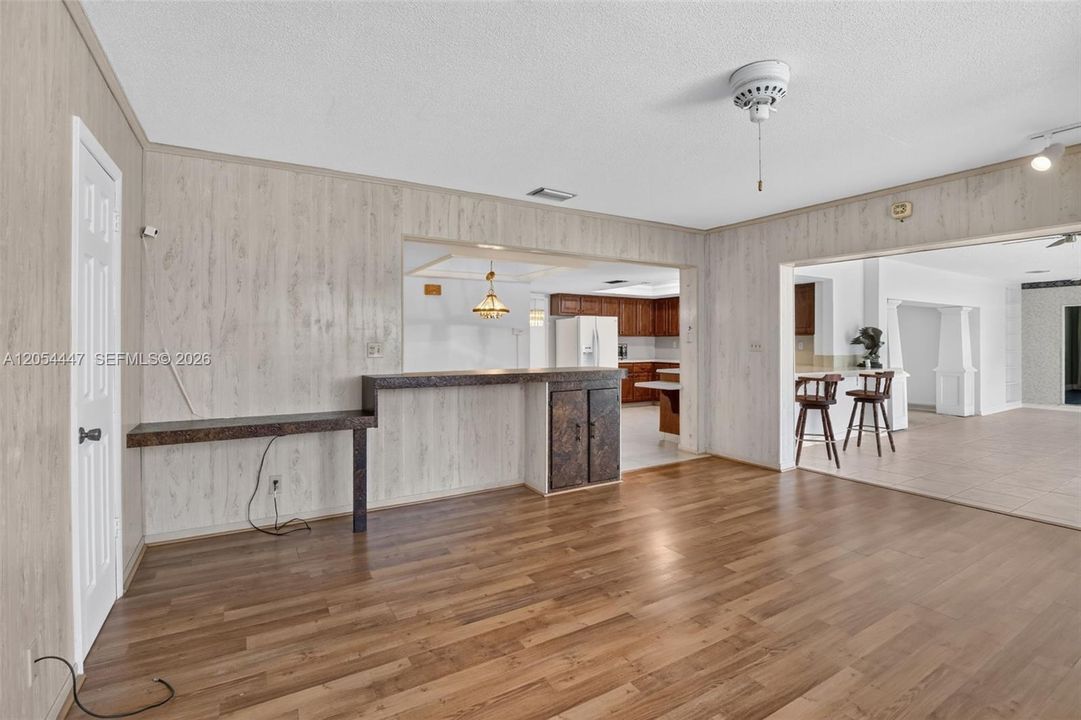 En Venta: $730,000 (4 camas, 3 baños, 2842 Pies cuadrados)