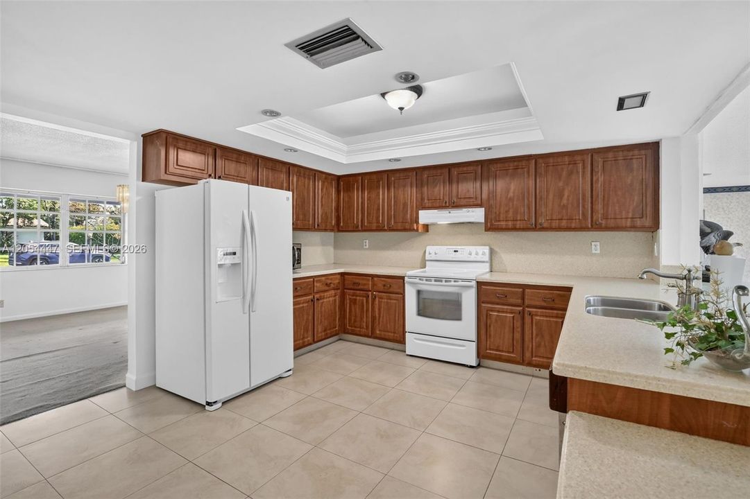 En Venta: $730,000 (4 camas, 3 baños, 2842 Pies cuadrados)