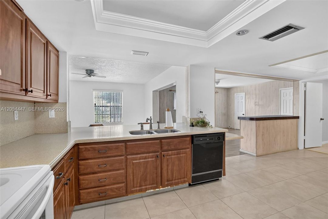 En Venta: $730,000 (4 camas, 3 baños, 2842 Pies cuadrados)