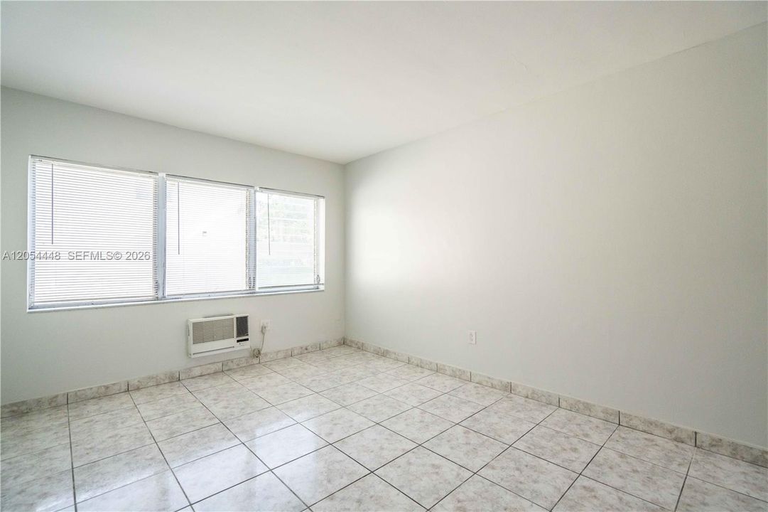 В аренду: $1,700 (1 спален, 1 ванн, 600 Квадратных фут)