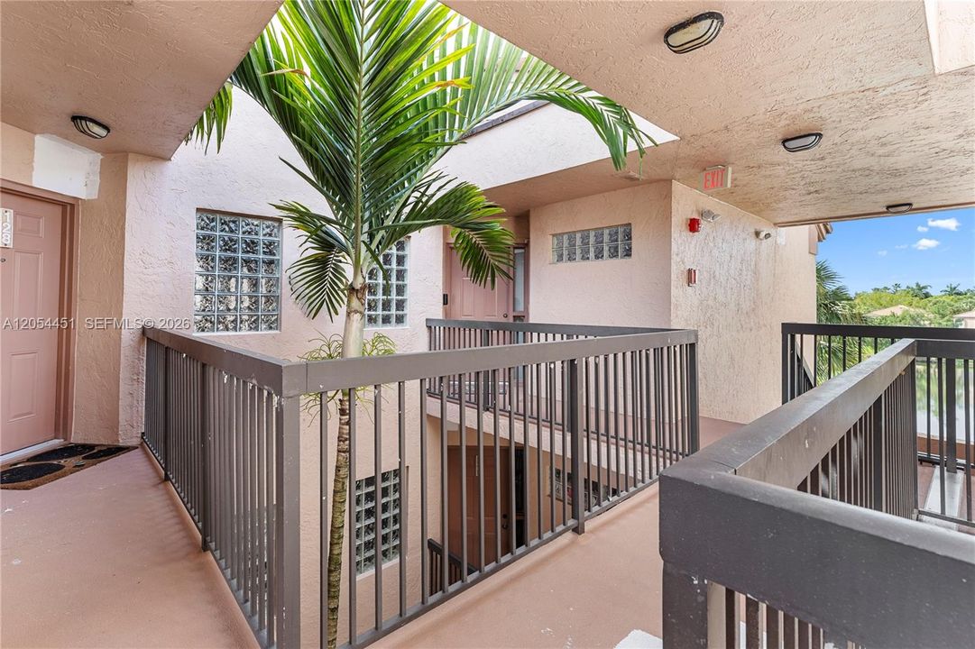 For Sale: $265,000 (2 beds, 2 baths, 1070 Square Feet)