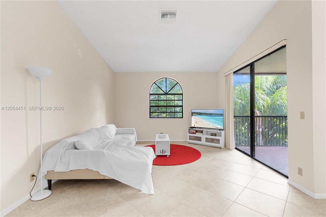 For Sale: $265,000 (2 beds, 2 baths, 1070 Square Feet)