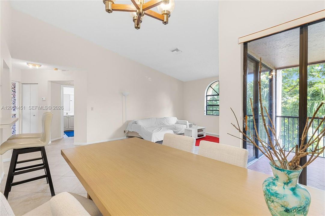 For Sale: $265,000 (2 beds, 2 baths, 1070 Square Feet)