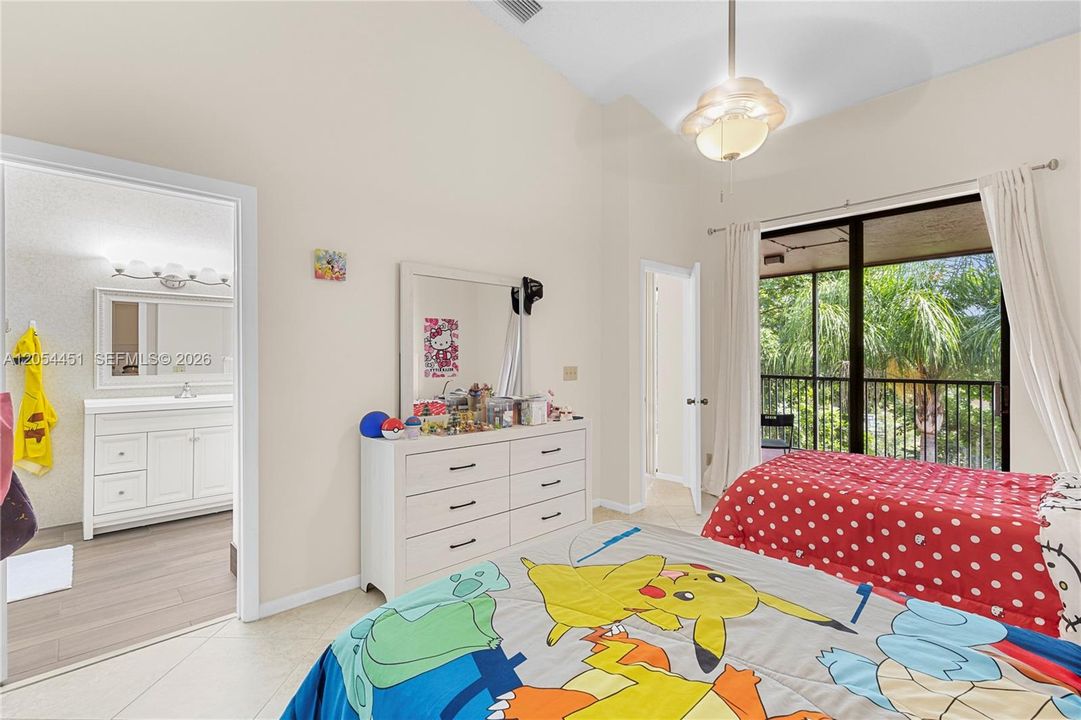 For Sale: $265,000 (2 beds, 2 baths, 1070 Square Feet)