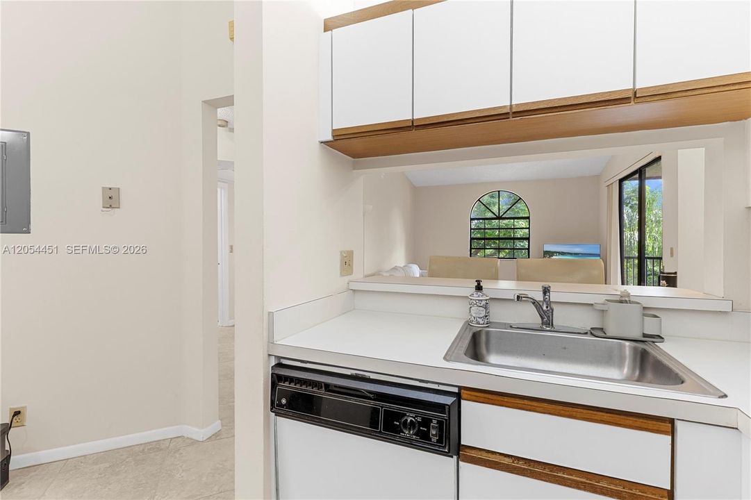 For Sale: $265,000 (2 beds, 2 baths, 1070 Square Feet)