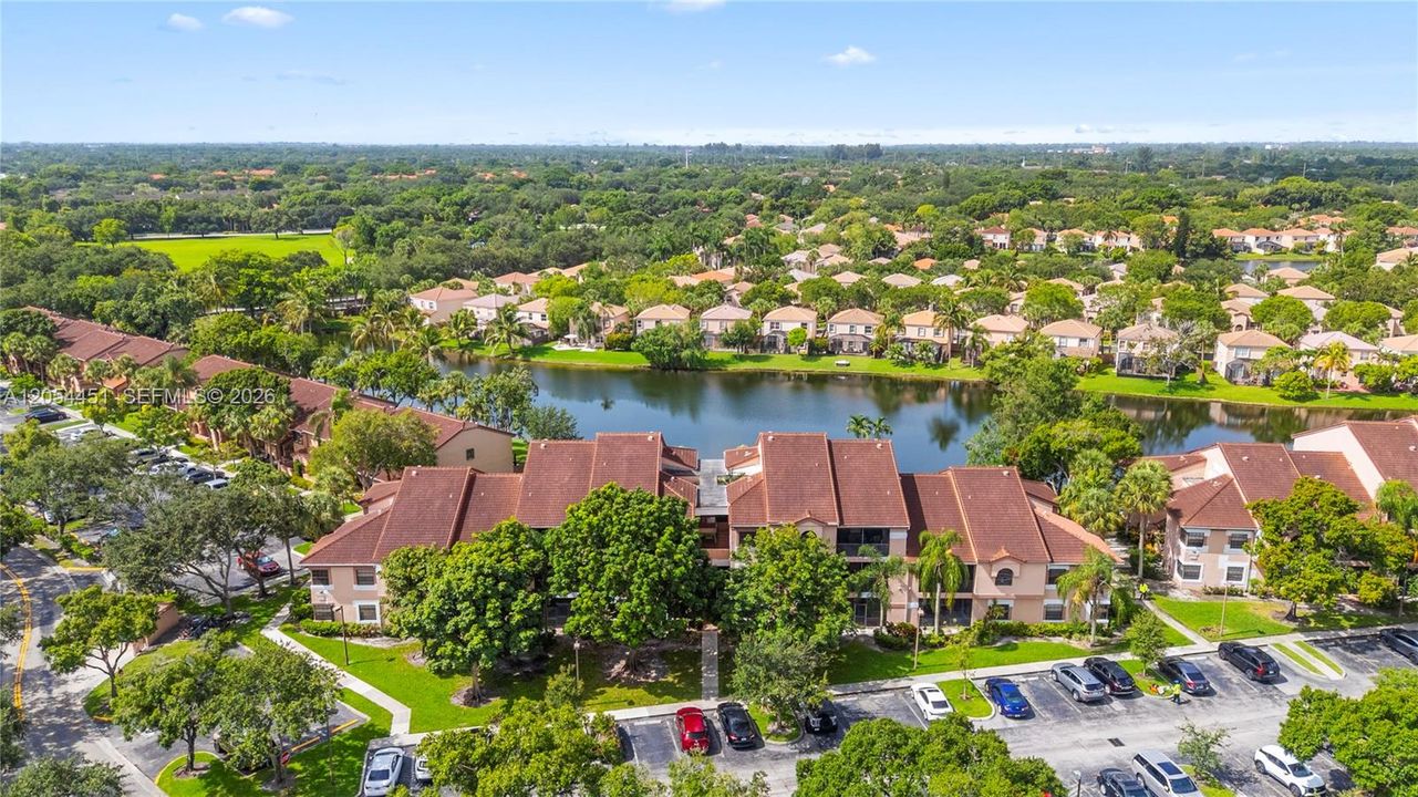 For Sale: $265,000 (2 beds, 2 baths, 1070 Square Feet)