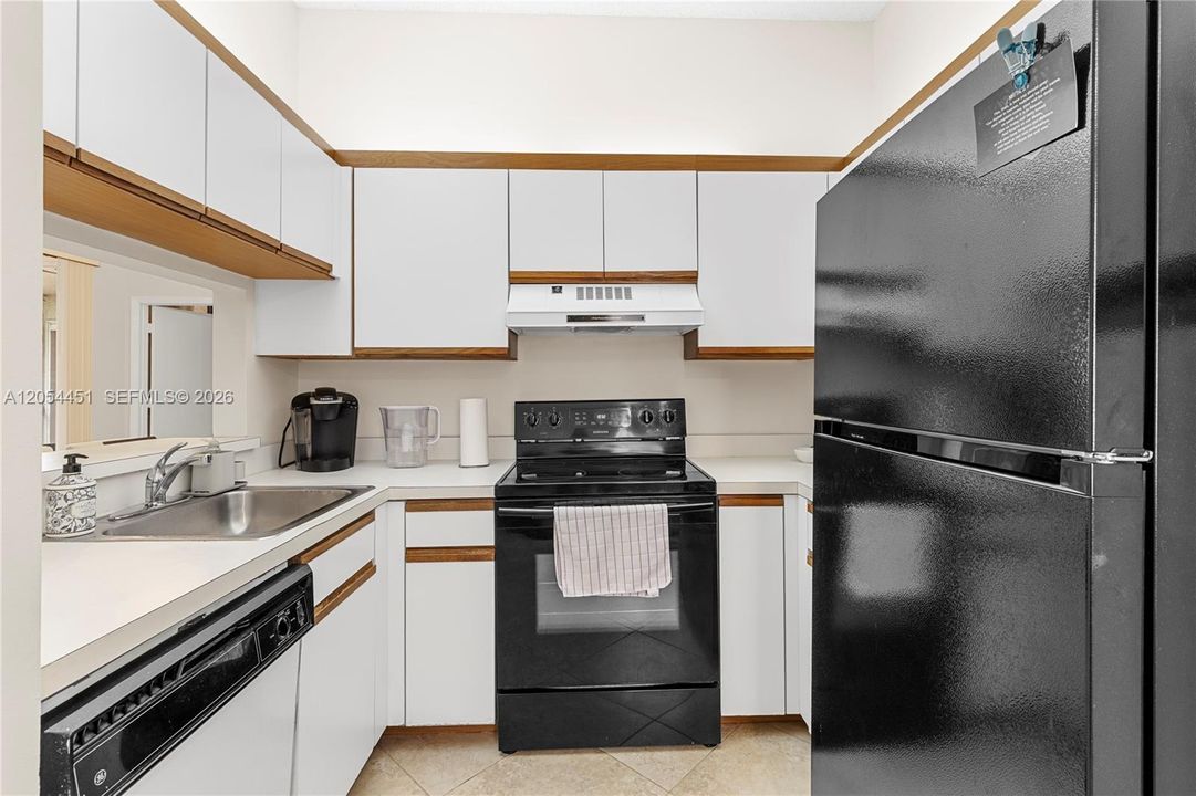 For Sale: $265,000 (2 beds, 2 baths, 1070 Square Feet)
