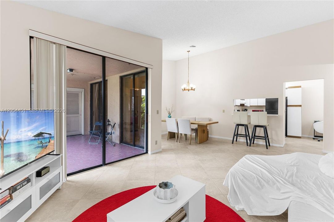 For Sale: $265,000 (2 beds, 2 baths, 1070 Square Feet)
