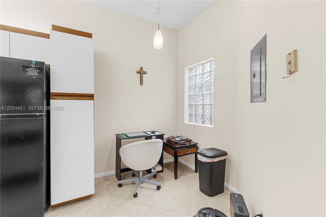 For Sale: $265,000 (2 beds, 2 baths, 1070 Square Feet)