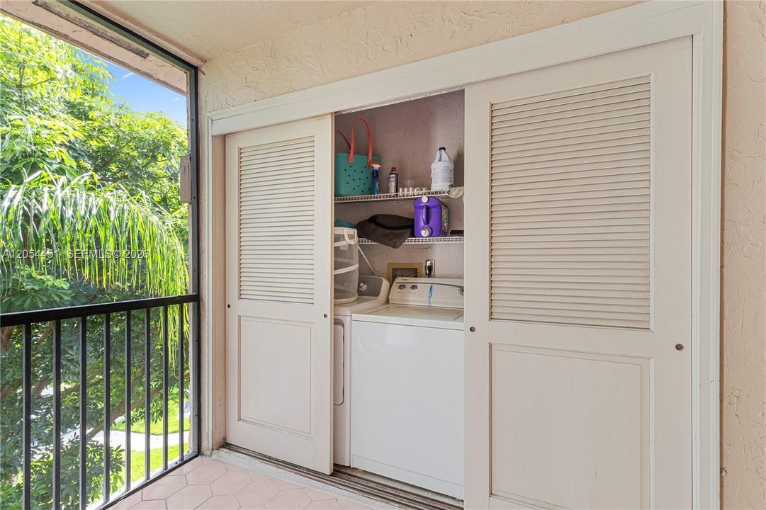 For Sale: $265,000 (2 beds, 2 baths, 1070 Square Feet)