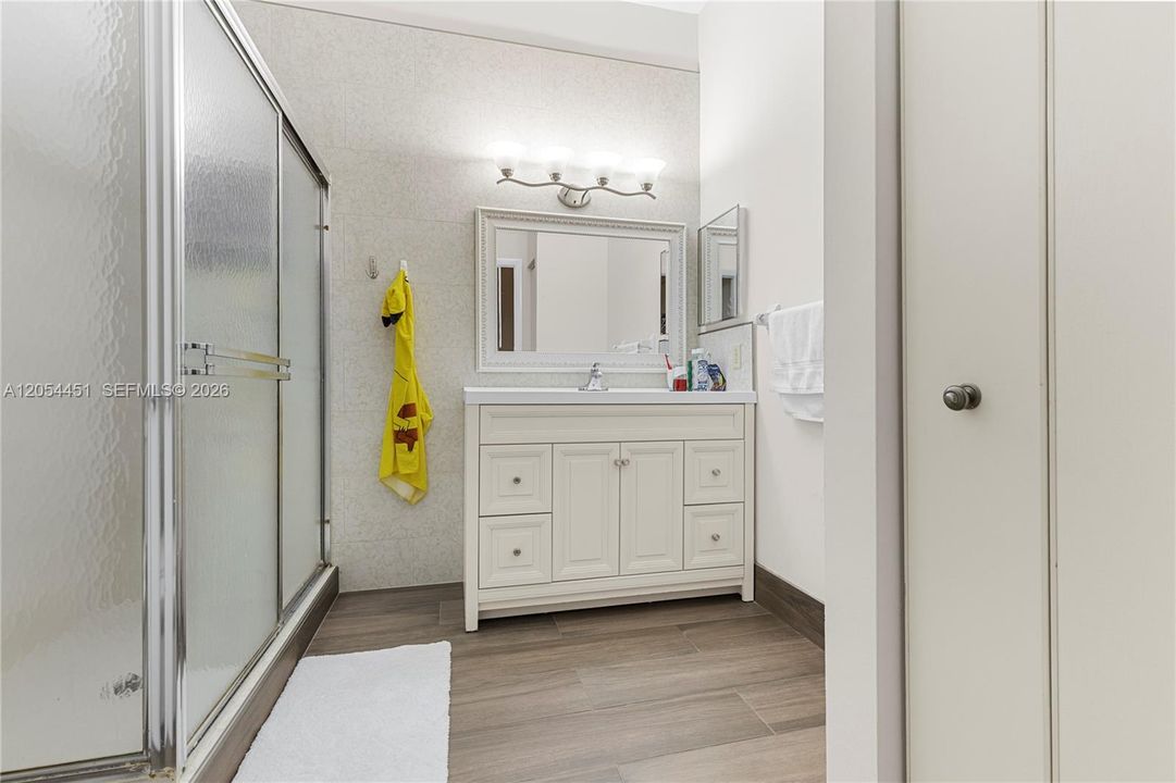 For Sale: $265,000 (2 beds, 2 baths, 1070 Square Feet)