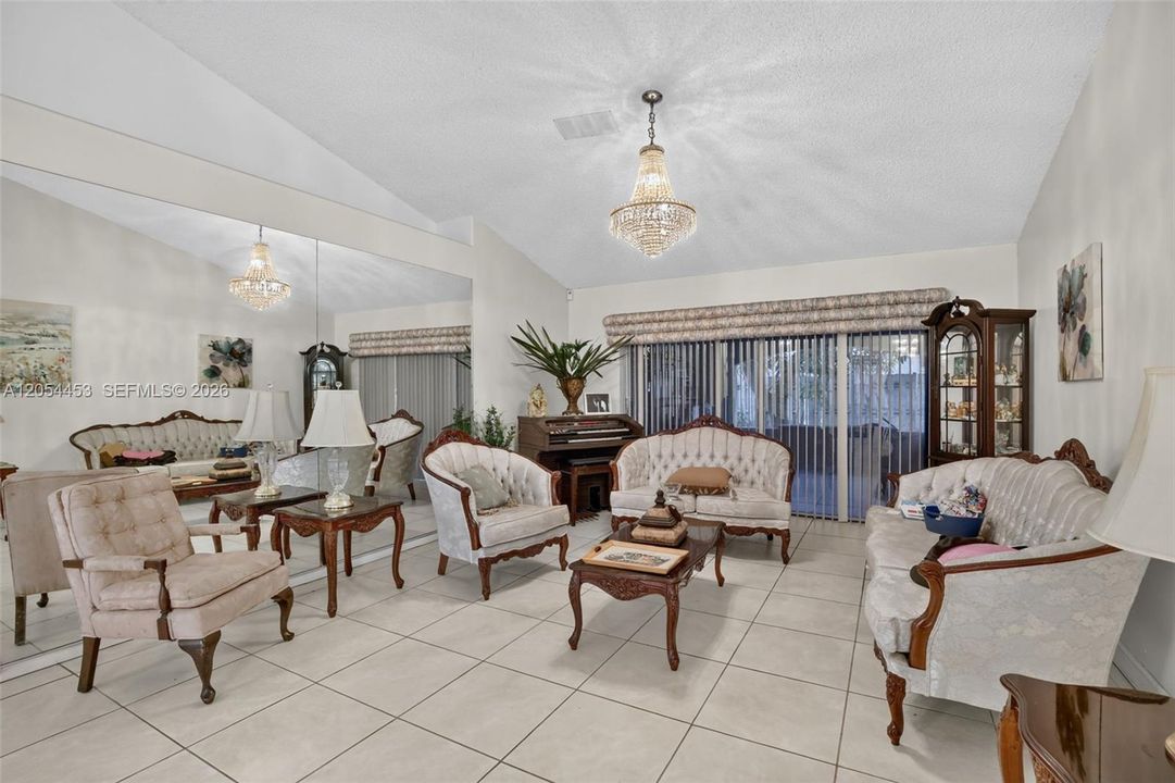 На продажу: $649,000 (3 спален, 2 ванн, 2064 Квадратных фут)