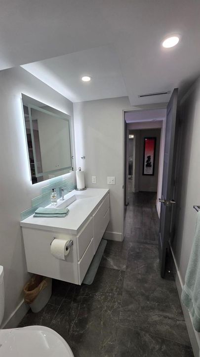 guest bath reverse view