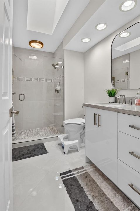 2nd bathroom