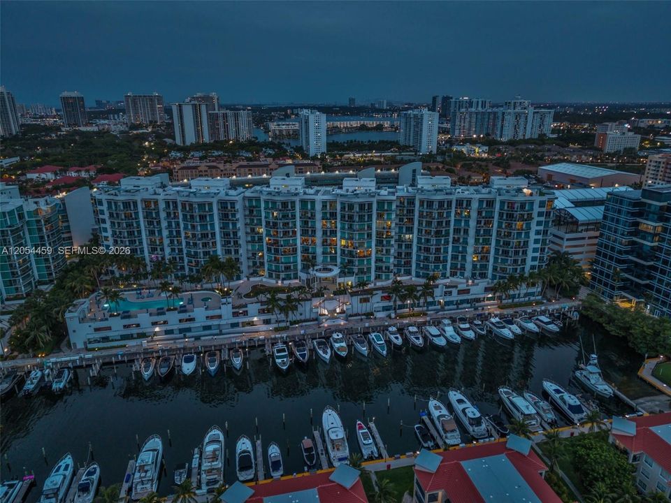 На продажу: $824,995 (2 спален, 2 ванн, 1362 Квадратных фут)