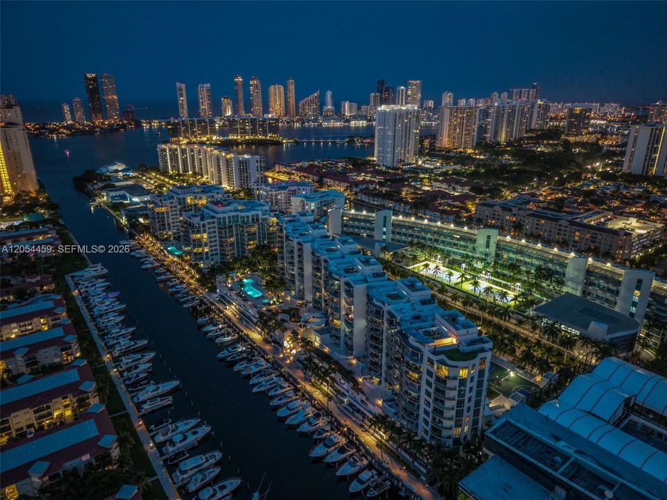 На продажу: $824,995 (2 спален, 2 ванн, 1362 Квадратных фут)