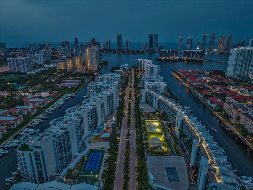 На продажу: $824,995 (2 спален, 2 ванн, 1362 Квадратных фут)