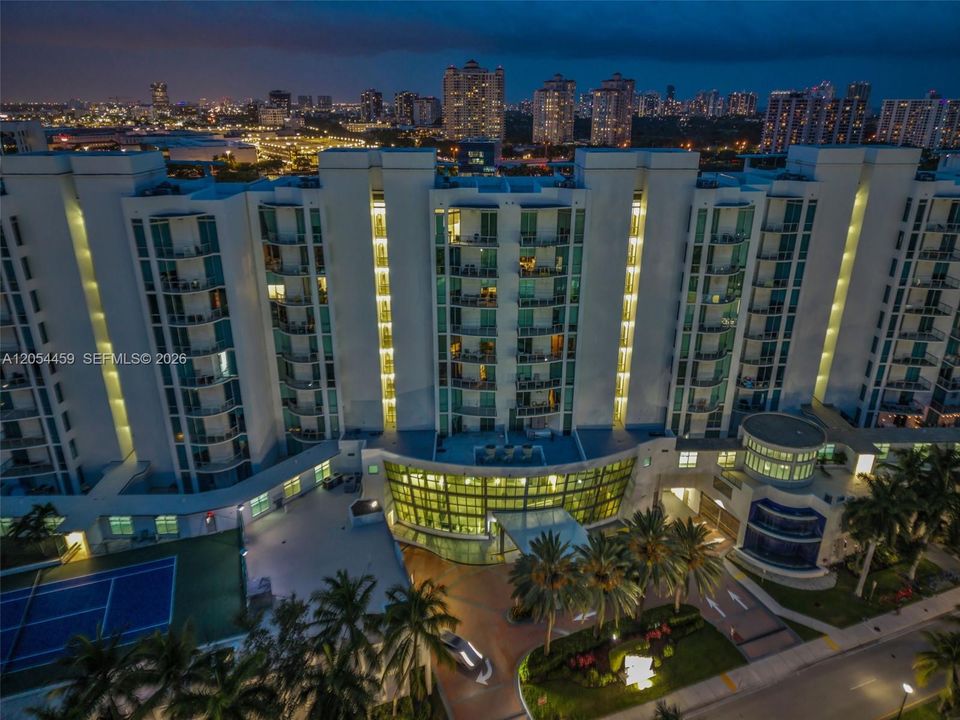 На продажу: $824,995 (2 спален, 2 ванн, 1362 Квадратных фут)