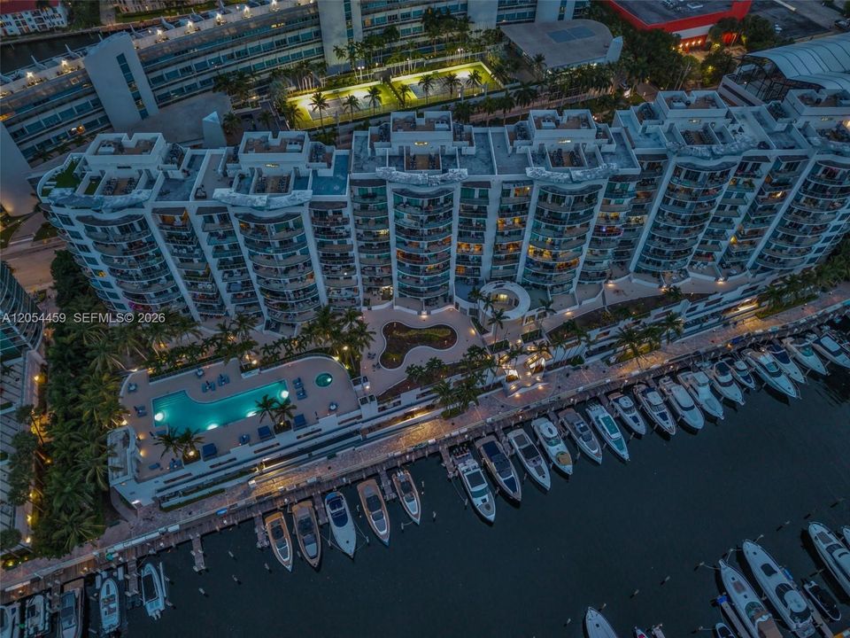 На продажу: $824,995 (2 спален, 2 ванн, 1362 Квадратных фут)