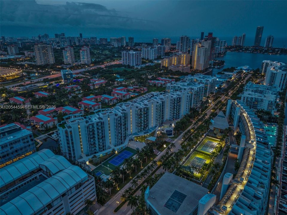 На продажу: $824,995 (2 спален, 2 ванн, 1362 Квадратных фут)