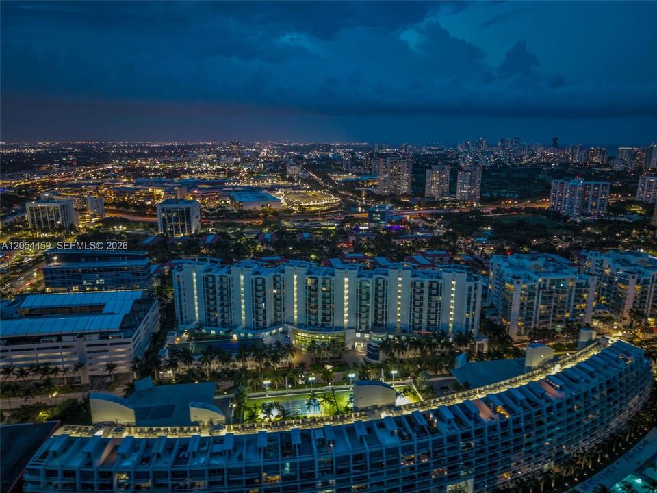 На продажу: $824,995 (2 спален, 2 ванн, 1362 Квадратных фут)